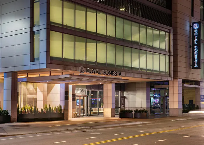 Resort: The Royal Sonesta Chicago River North