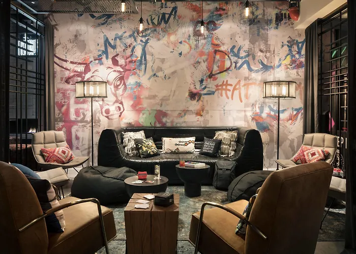 Moxy Chicago Downtown